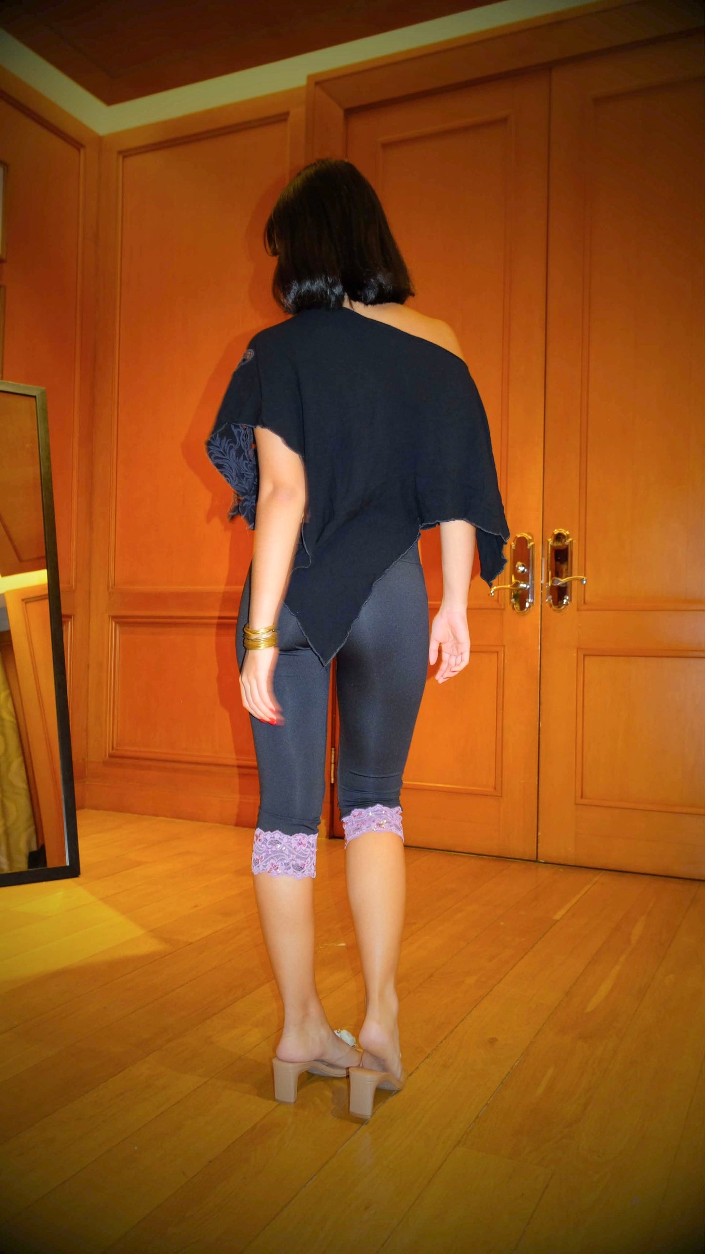 OLIVIA CAPRIS IN UBE